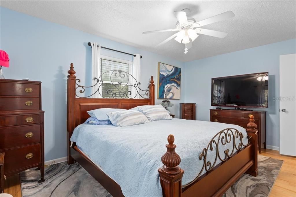 For Sale: $534,999 (4 beds, 2 baths, 2220 Square Feet)