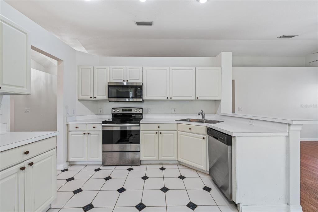 For Sale: $429,000 (3 beds, 2 baths, 1663 Square Feet)
