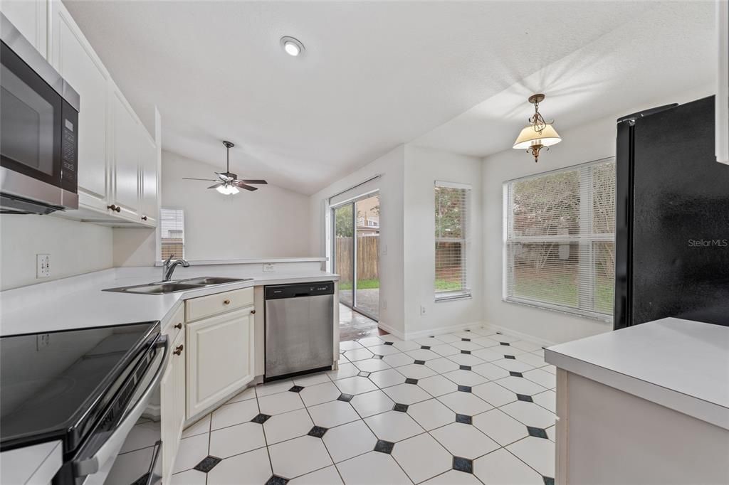 For Sale: $429,000 (3 beds, 2 baths, 1663 Square Feet)