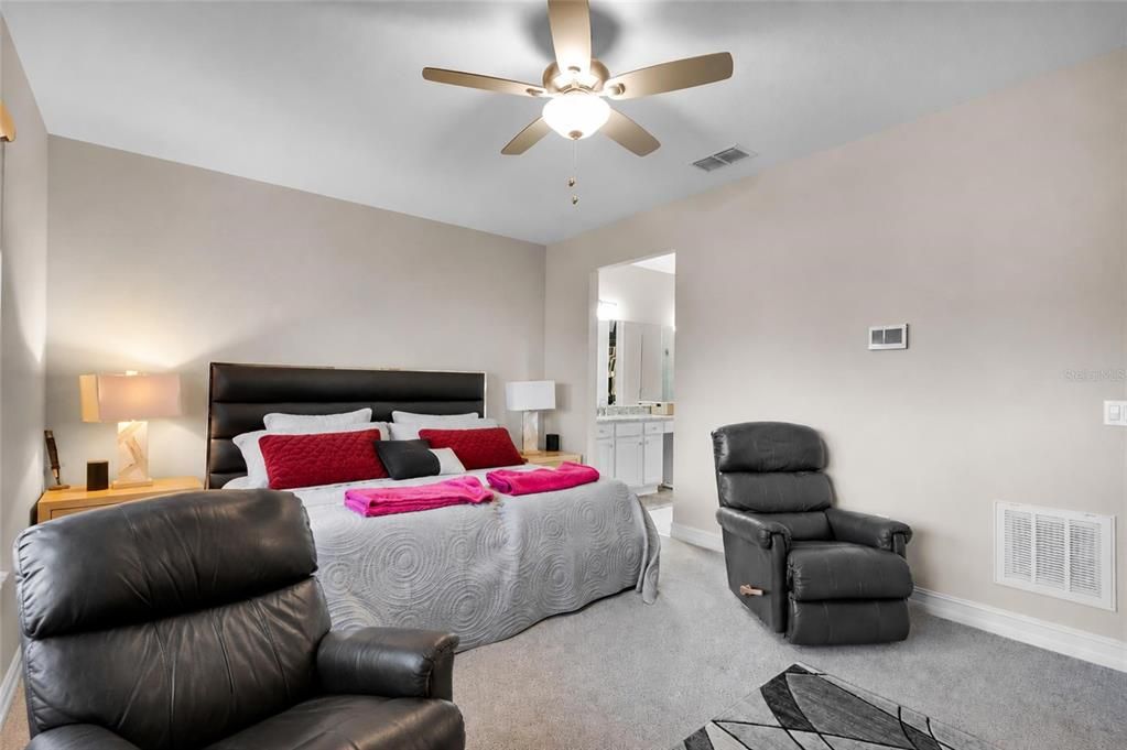 For Sale: $439,900 (3 beds, 2 baths, 1911 Square Feet)