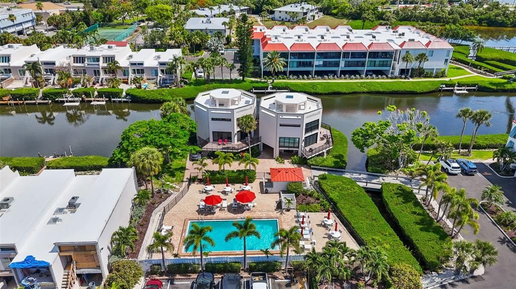 En Venta: $650,000 (3 camas, 3 baños, 2100 Pies cuadrados)