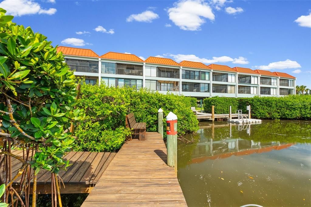 En Venta: $650,000 (3 camas, 3 baños, 2100 Pies cuadrados)