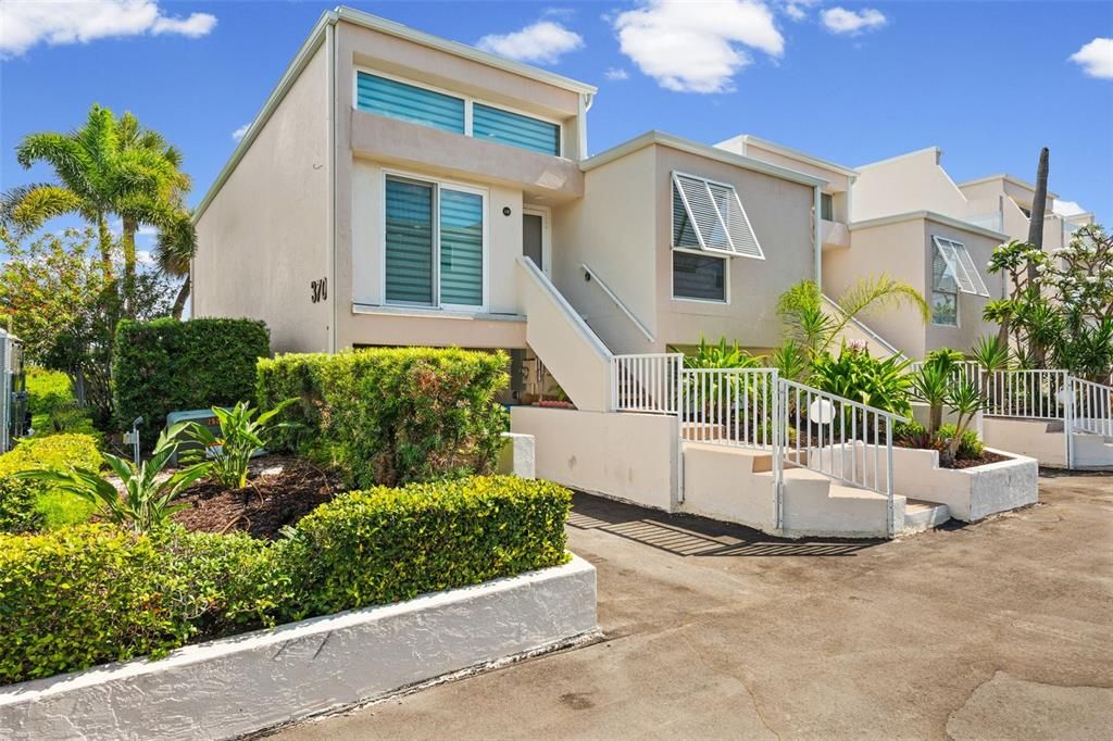 En Venta: $650,000 (3 camas, 3 baños, 2100 Pies cuadrados)