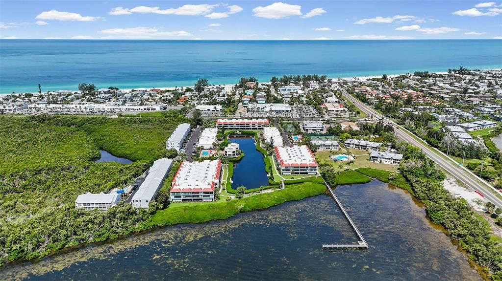 En Venta: $650,000 (3 camas, 3 baños, 2100 Pies cuadrados)