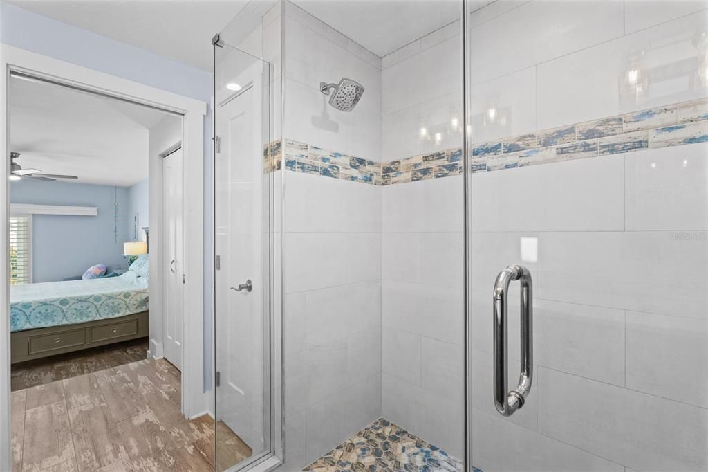 En Venta: $650,000 (3 camas, 3 baños, 2100 Pies cuadrados)