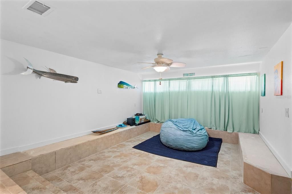 En Venta: $650,000 (3 camas, 3 baños, 2100 Pies cuadrados)