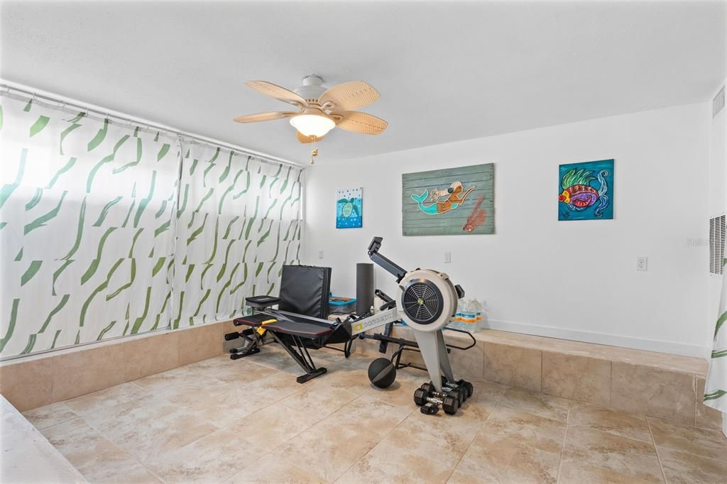 En Venta: $650,000 (3 camas, 3 baños, 2100 Pies cuadrados)