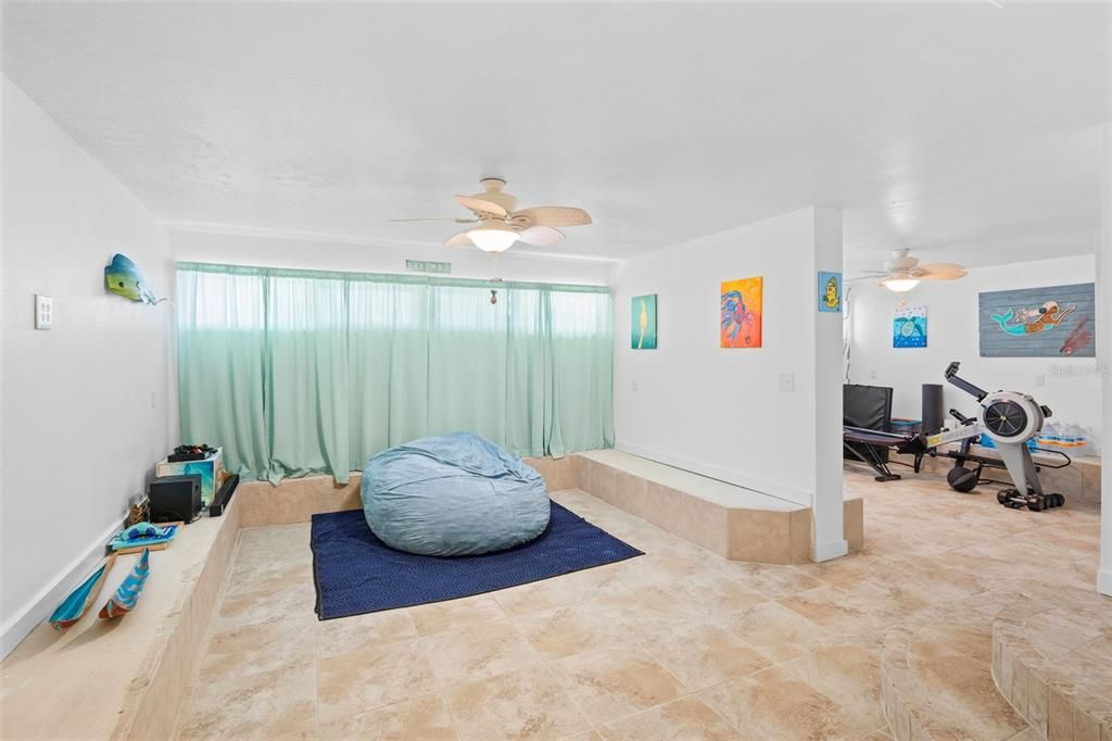 En Venta: $650,000 (3 camas, 3 baños, 2100 Pies cuadrados)