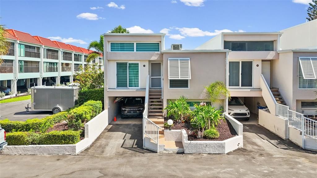 En Venta: $650,000 (3 camas, 3 baños, 2100 Pies cuadrados)