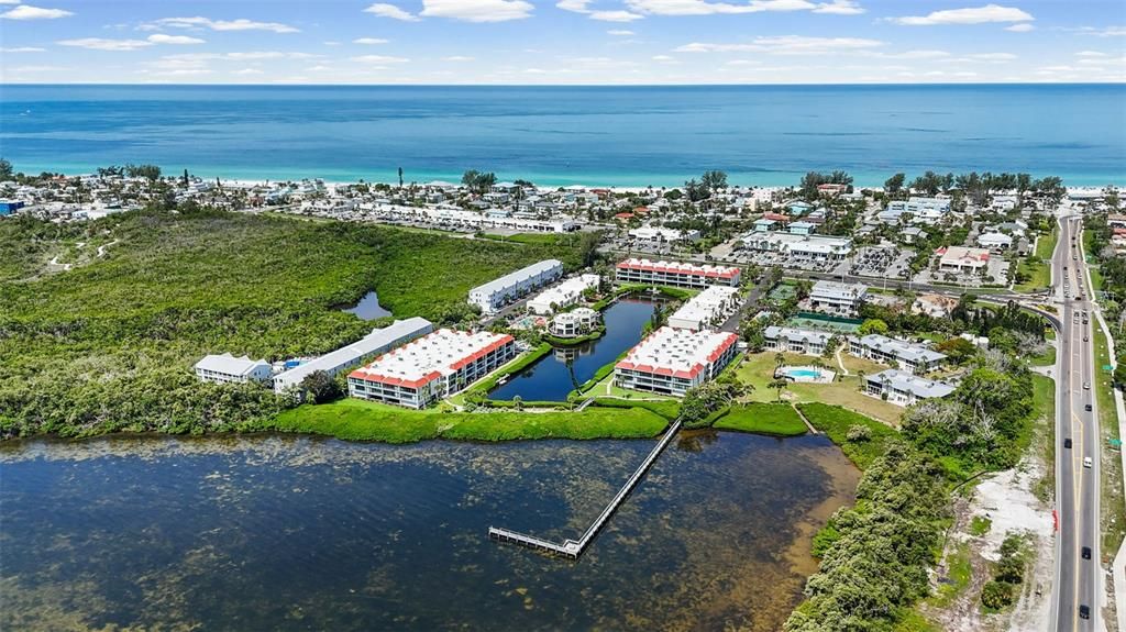 En Venta: $650,000 (3 camas, 3 baños, 2100 Pies cuadrados)
