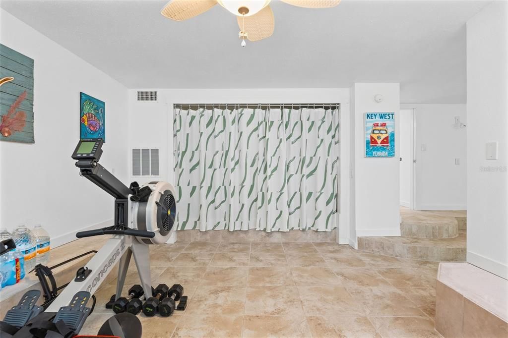 En Venta: $650,000 (3 camas, 3 baños, 2100 Pies cuadrados)