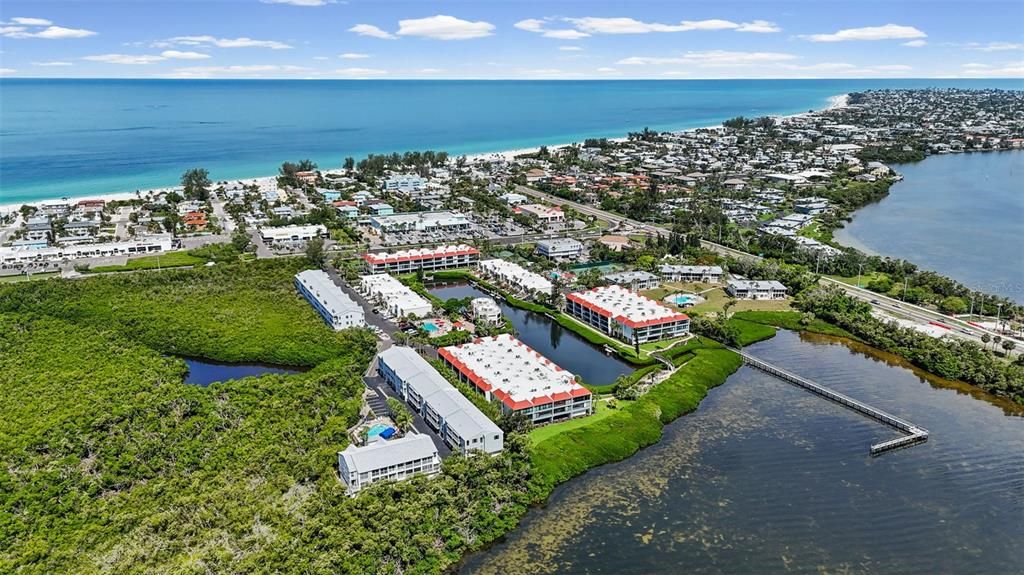 En Venta: $650,000 (3 camas, 3 baños, 2100 Pies cuadrados)