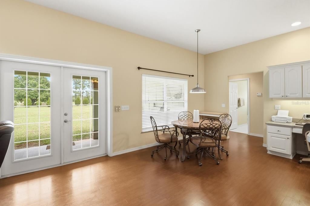 For Sale: $535,000 (4 beds, 3 baths, 2517 Square Feet)