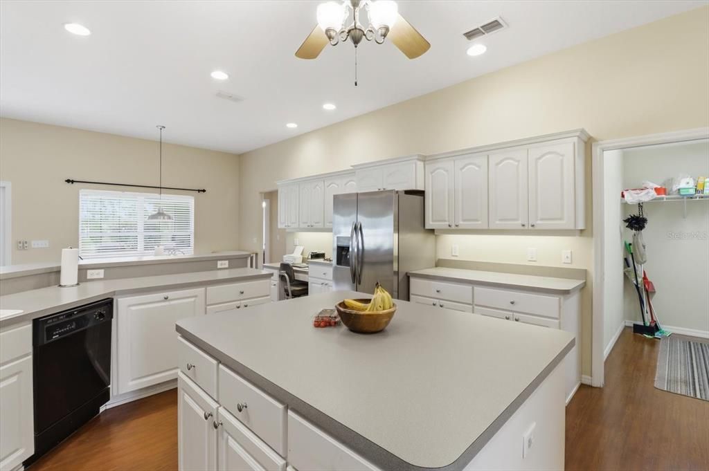 For Sale: $535,000 (4 beds, 3 baths, 2517 Square Feet)