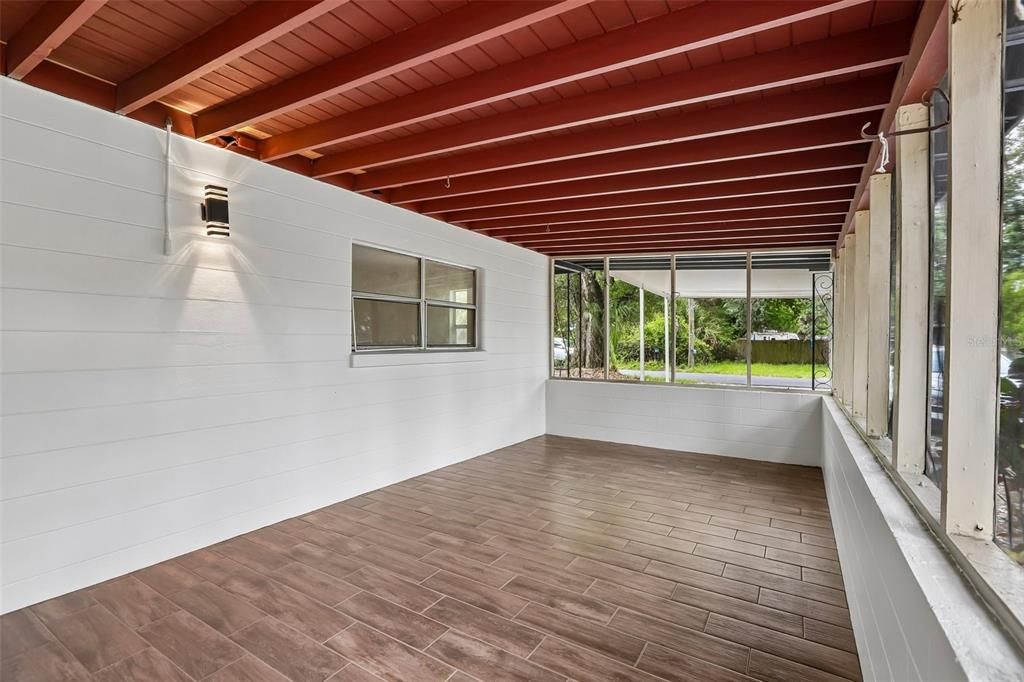 For Sale: $299,000 (2 beds, 1 baths, 864 Square Feet)
