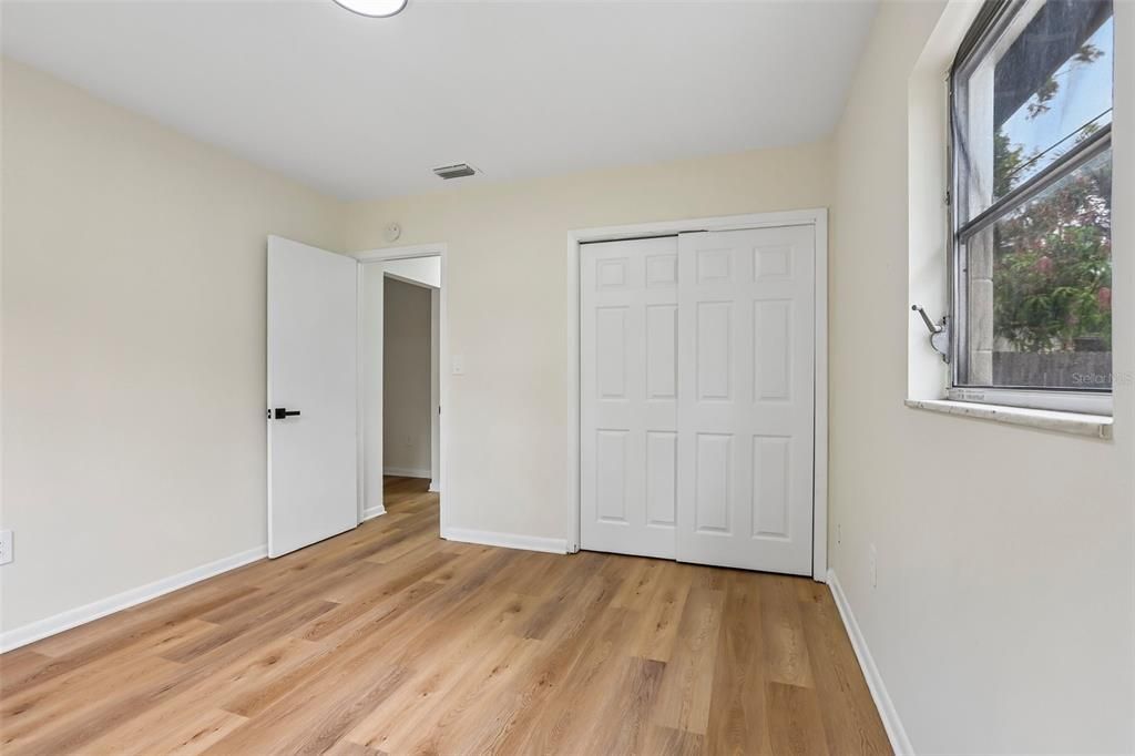 For Sale: $299,000 (2 beds, 1 baths, 864 Square Feet)