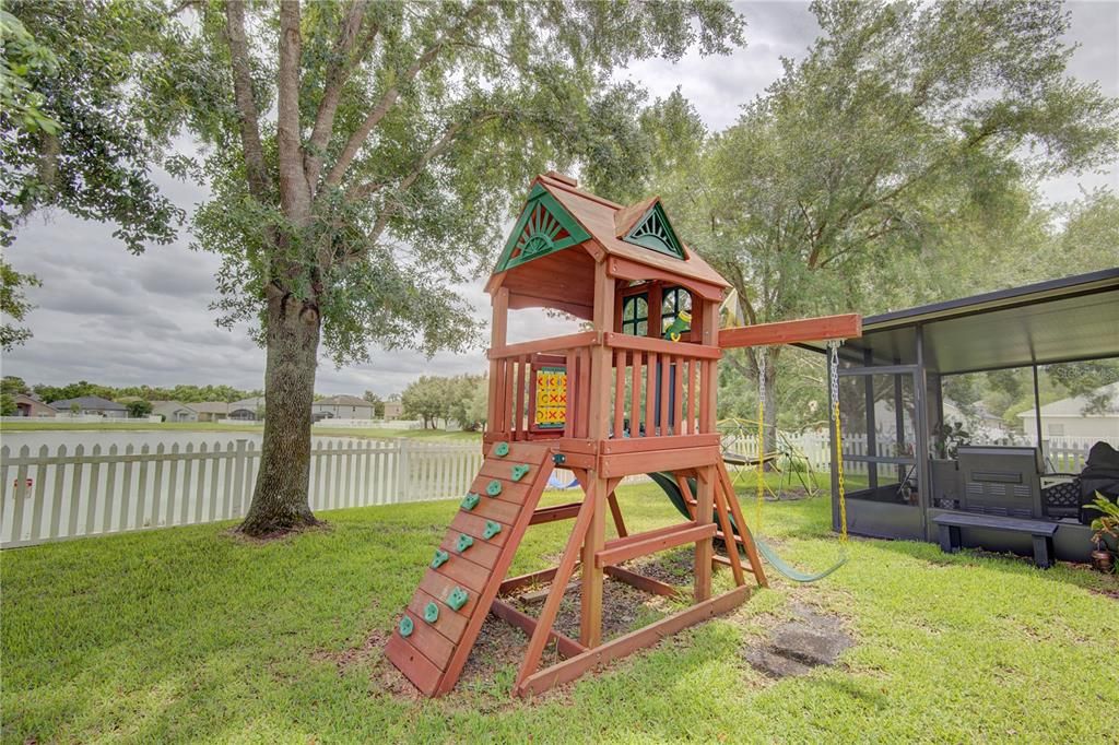 En Venta: $469,000 (3 camas, 2 baños, 1987 Pies cuadrados)