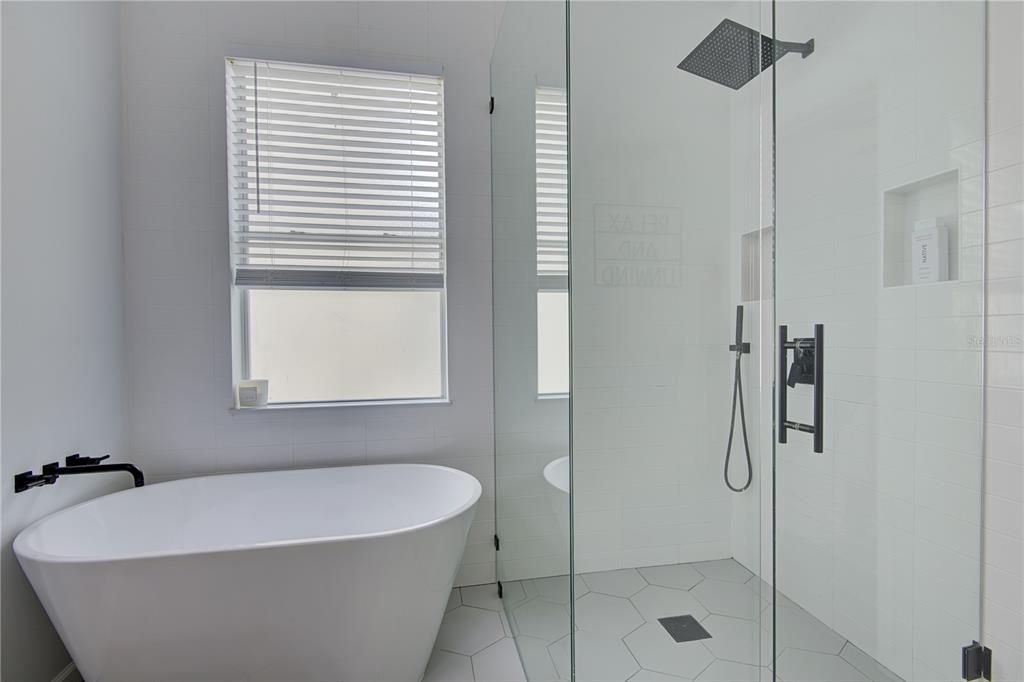 En Venta: $469,000 (3 camas, 2 baños, 1987 Pies cuadrados)