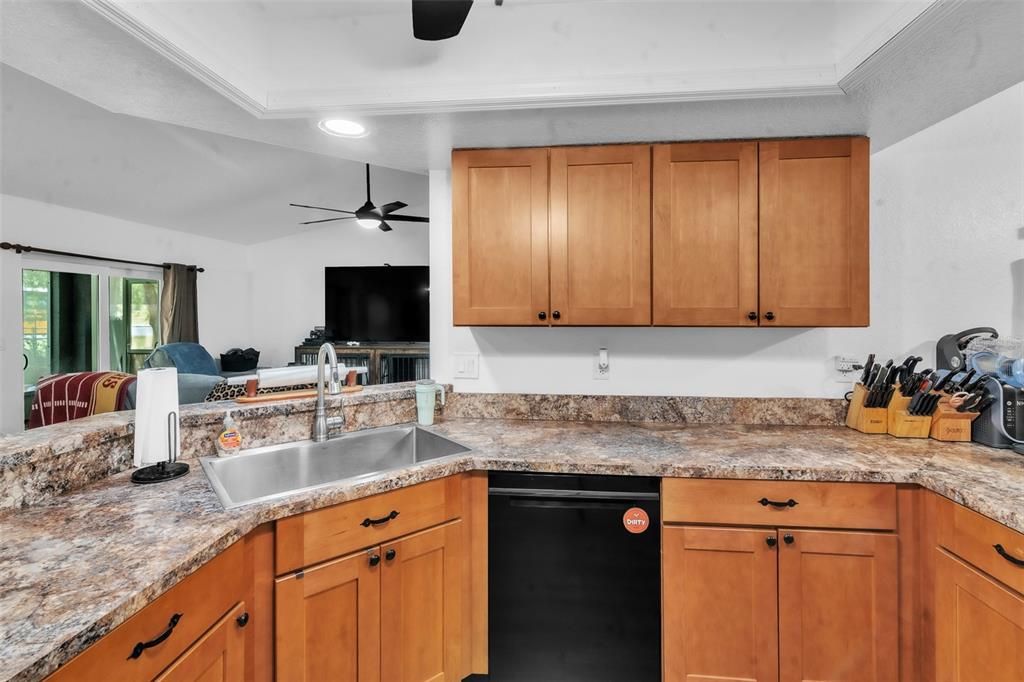 En Venta: $429,900 (4 camas, 2 baños, 1638 Pies cuadrados)