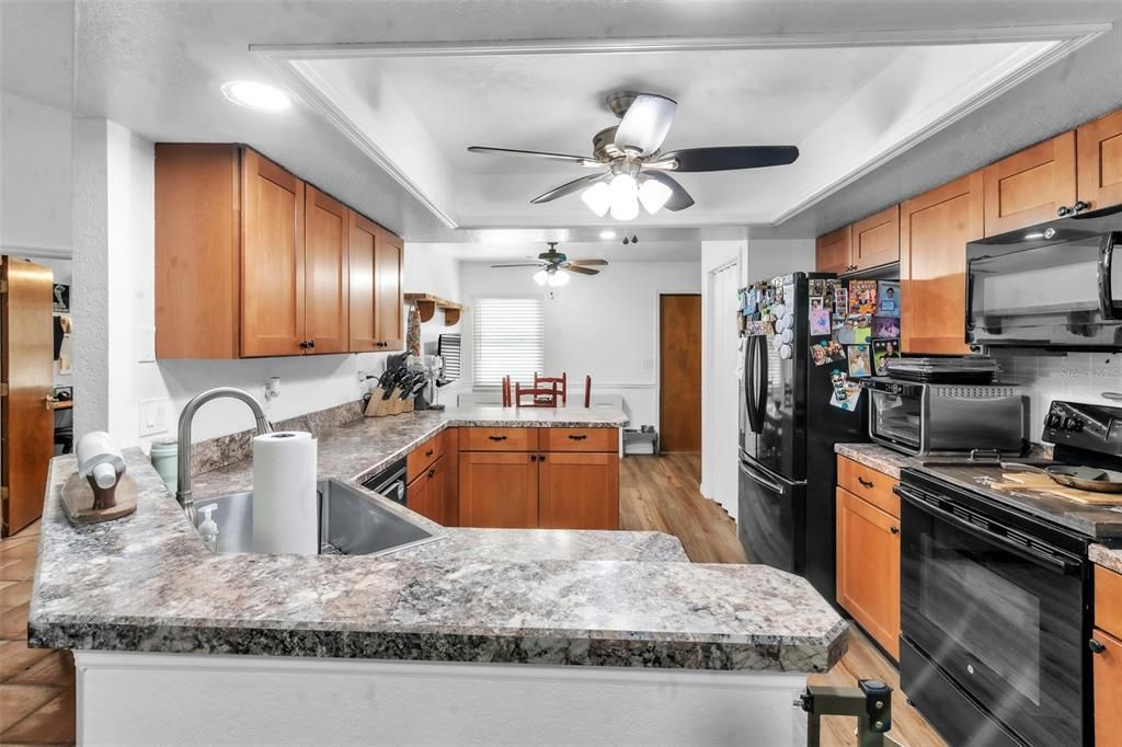 En Venta: $429,900 (4 camas, 2 baños, 1638 Pies cuadrados)