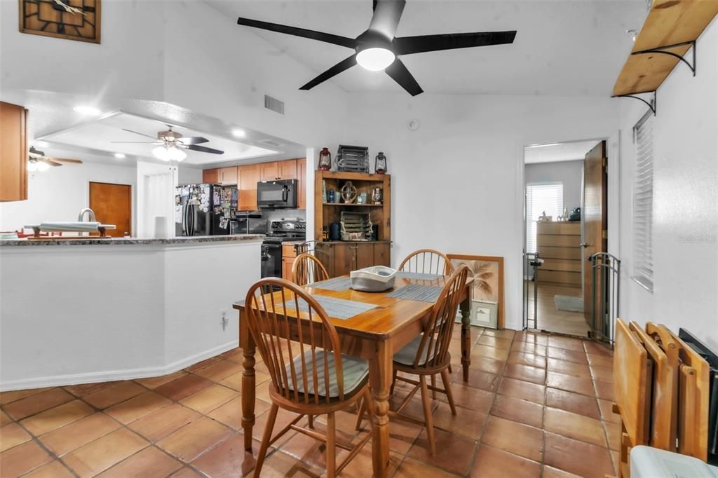 En Venta: $429,900 (4 camas, 2 baños, 1638 Pies cuadrados)