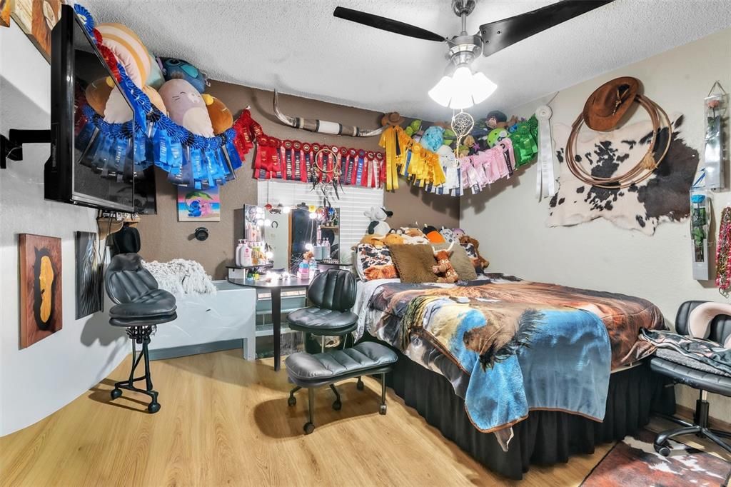 En Venta: $429,900 (4 camas, 2 baños, 1638 Pies cuadrados)