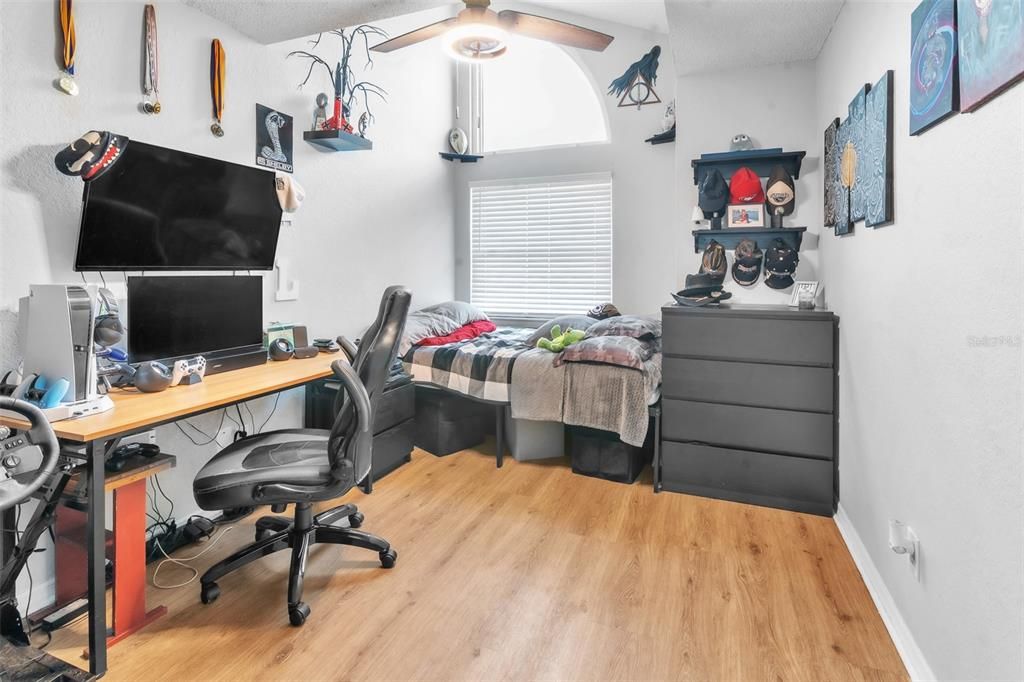 En Venta: $429,900 (4 camas, 2 baños, 1638 Pies cuadrados)