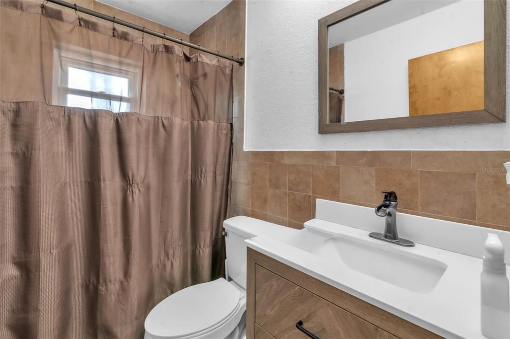 En Venta: $429,900 (4 camas, 2 baños, 1638 Pies cuadrados)