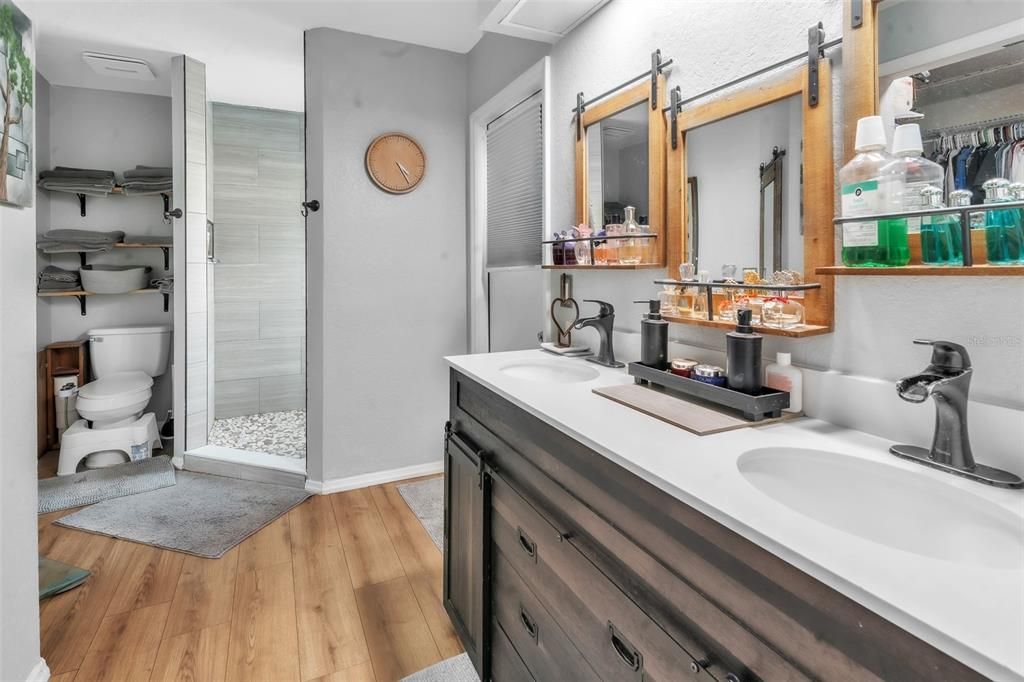 En Venta: $429,900 (4 camas, 2 baños, 1638 Pies cuadrados)