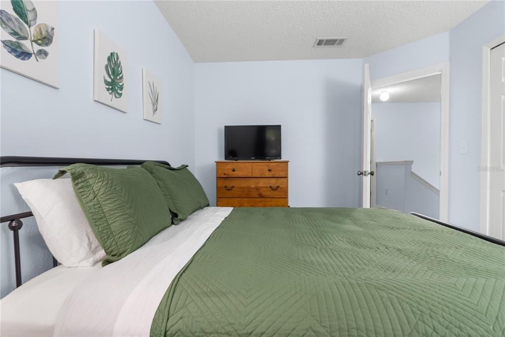 For Sale: $330,000 (4 beds, 3 baths, 1645 Square Feet)