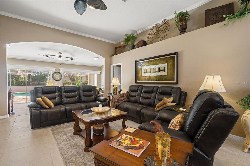 En Venta: $499,900 (3 camas, 2 baños, 2366 Pies cuadrados)