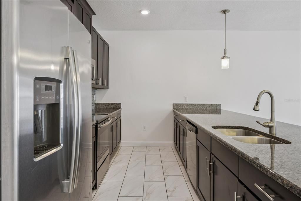 For Sale: $350,000 (4 beds, 3 baths, 1902 Square Feet)