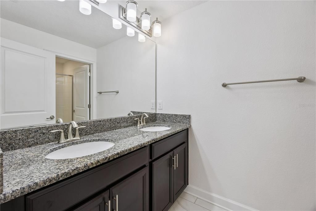 For Sale: $350,000 (4 beds, 3 baths, 1902 Square Feet)