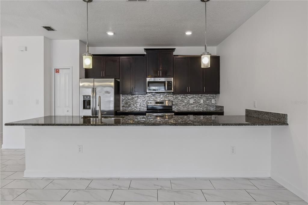 For Sale: $350,000 (4 beds, 3 baths, 1902 Square Feet)