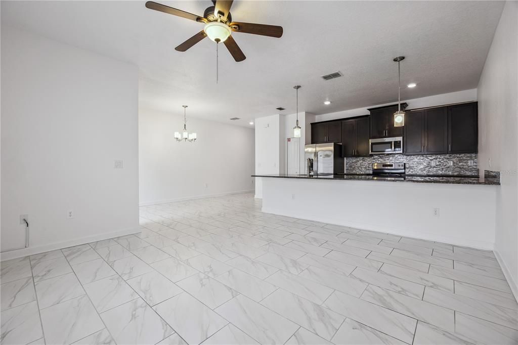 For Sale: $350,000 (4 beds, 3 baths, 1902 Square Feet)