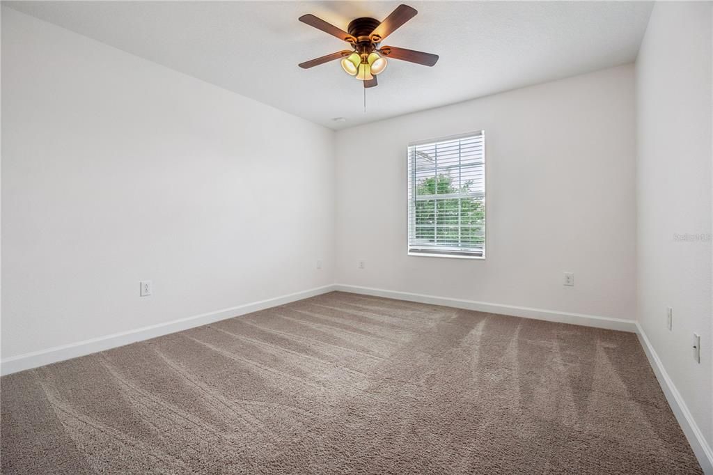 For Sale: $350,000 (4 beds, 3 baths, 1902 Square Feet)
