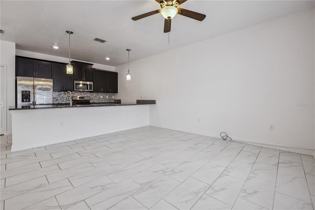 For Sale: $350,000 (4 beds, 3 baths, 1902 Square Feet)