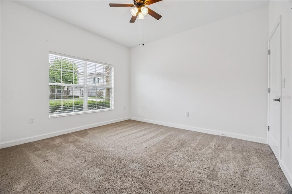 For Sale: $350,000 (4 beds, 3 baths, 1902 Square Feet)