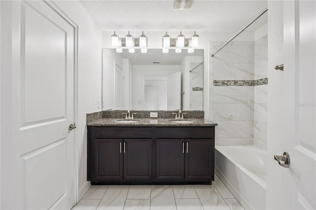 For Sale: $350,000 (4 beds, 3 baths, 1902 Square Feet)