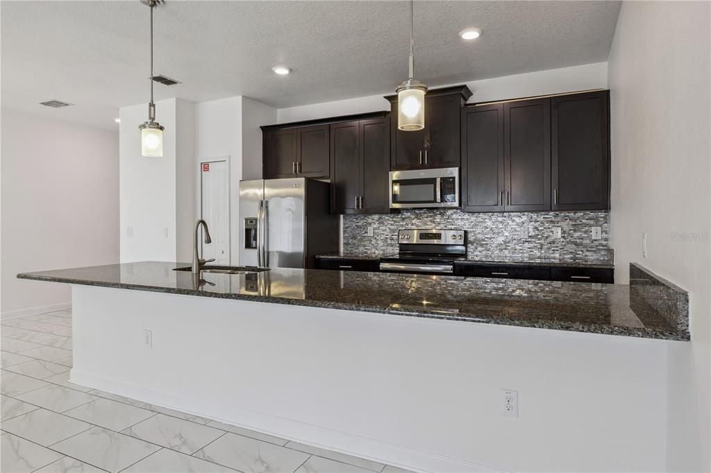 For Sale: $350,000 (4 beds, 3 baths, 1902 Square Feet)