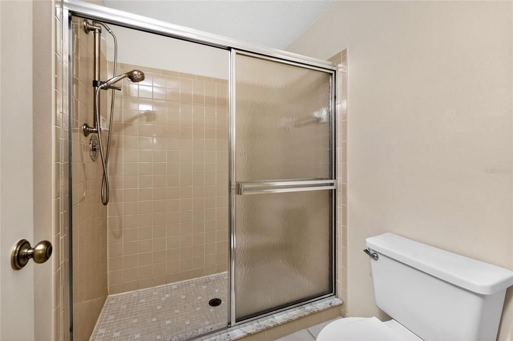 For Sale: $190,000 (2 beds, 2 baths, 1089 Square Feet)