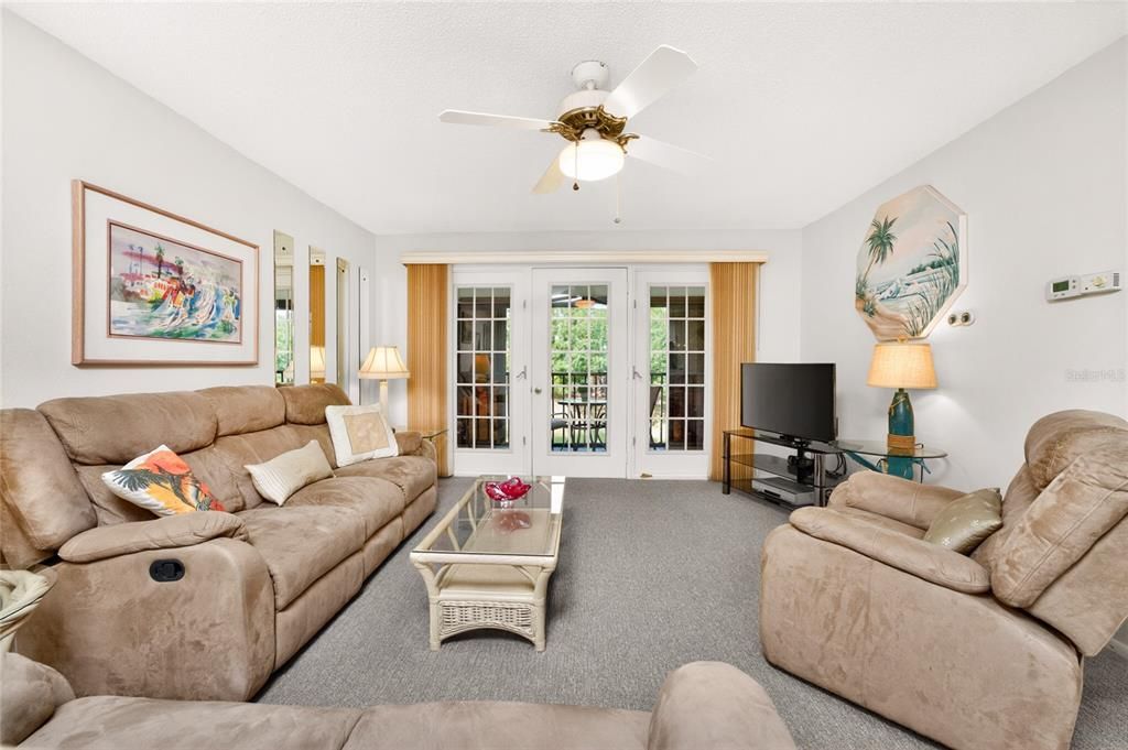 For Sale: $190,000 (2 beds, 2 baths, 1089 Square Feet)