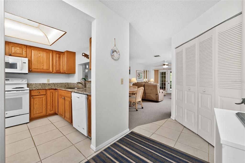 For Sale: $190,000 (2 beds, 2 baths, 1089 Square Feet)