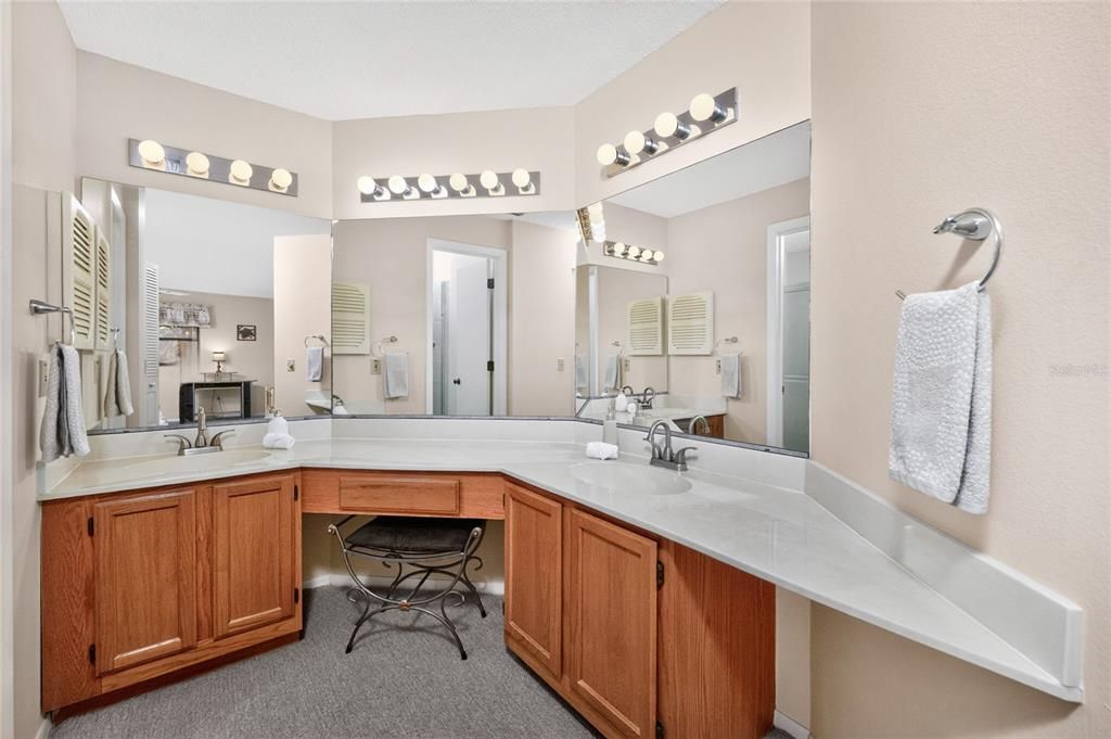 For Sale: $190,000 (2 beds, 2 baths, 1089 Square Feet)