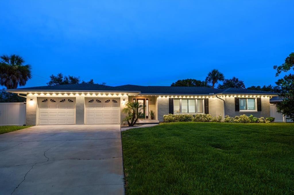 For Sale: $899,000 (4 beds, 3 baths, 2264 Square Feet)