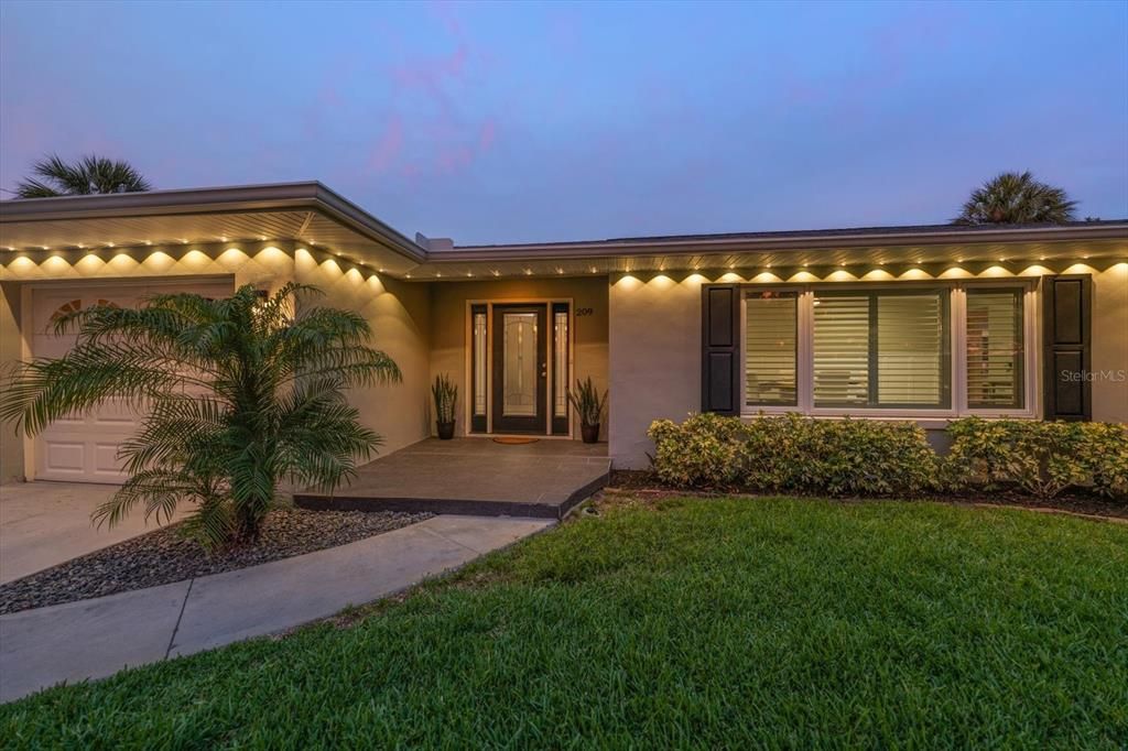 For Sale: $899,000 (4 beds, 3 baths, 2264 Square Feet)