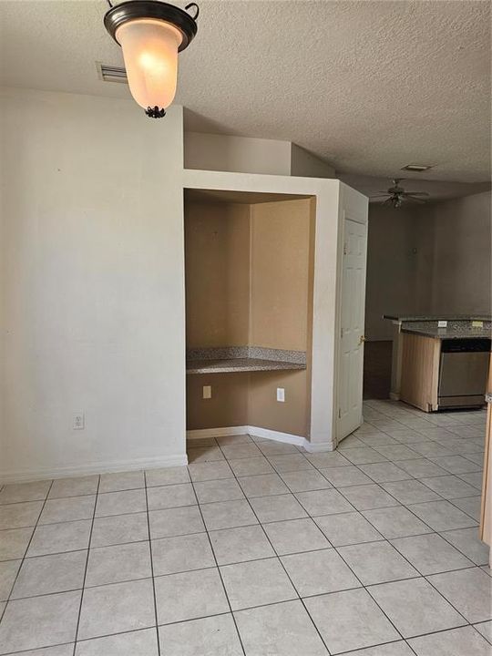 En Venta: $255,150 (4 camas, 3 baños, 1956 Pies cuadrados)