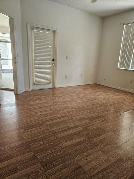 En Venta: $255,150 (4 camas, 3 baños, 1956 Pies cuadrados)
