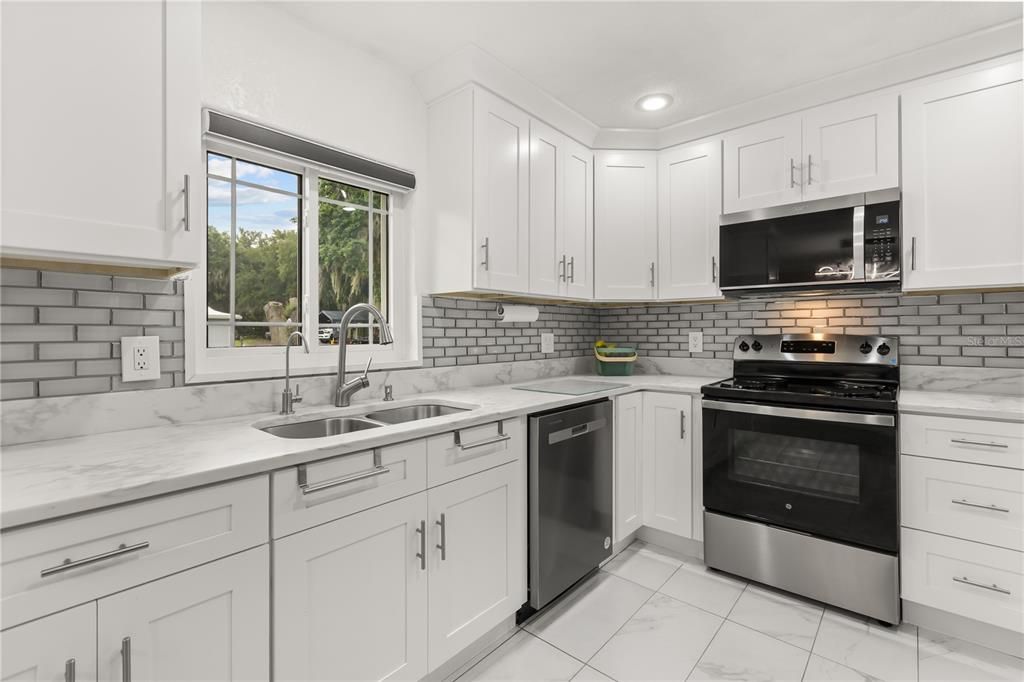 For Sale: $675,000 (3 beds, 3 baths, 1943 Square Feet)