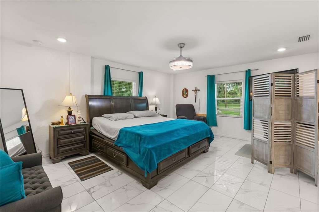 For Sale: $675,000 (3 beds, 3 baths, 1943 Square Feet)